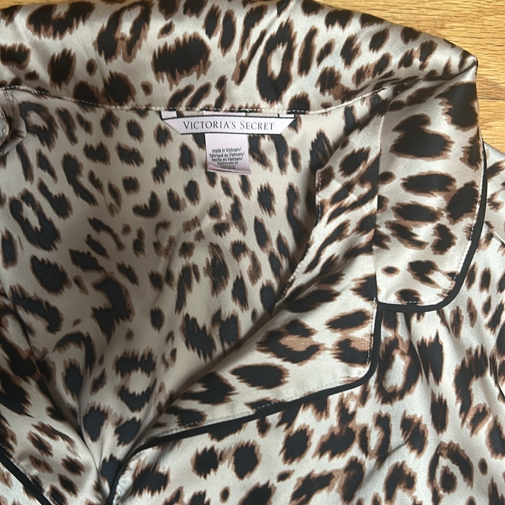 NWT Victoria's Secret Leopard Print Nightgown 
NWOT Long sleeve Nightgown - Picture 5 of 5